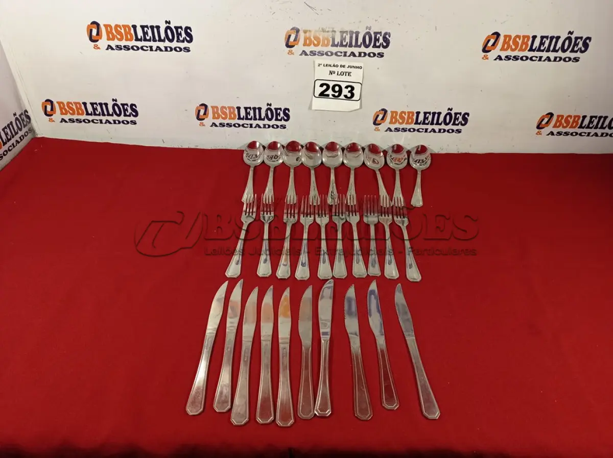LOTE 293 - 01 LOTE COM 10 GARFOS, 10 COLHERES E 10 FACAS. (NO ESTADO) ATENÇÃO! FAZER A VISITAÇÃO ANTES DE ARREMATAR, NÃO SABEMOS SE FUNCIONA. LEILÃO NÃO TEM GARANTIA E NEM DEVOLUÇÃO, SUJEITO A POSSÍVEIS AVARIAS VISÍVEIS/OCULTAS E/OU AUSÊNCIA DE COMPONENTES.