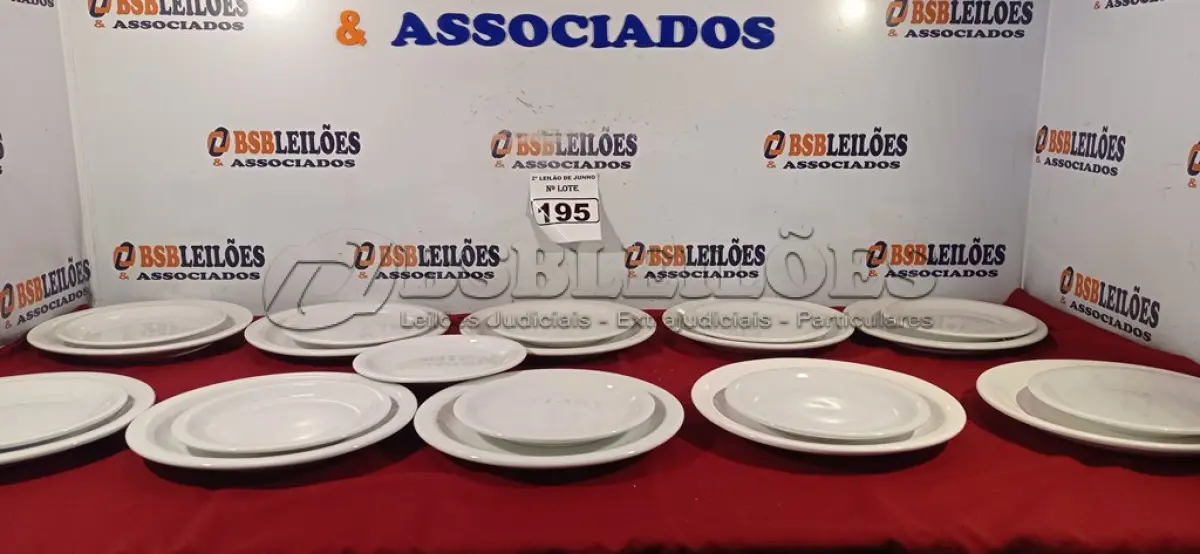 LOTE 195 - 10 PRATOS RASOS E 10 PRATOS DE SOBREMESA. (NO ESTADO) ATENÇÃO! FAZER A VISITAÇÃO ANTES DE ARREMATAR, NÃO SABEMOS SE FUNCIONA. LEILÃO NÃO TEM GARANTIA E NEM DEVOLUÇÃO, SUJEITO A POSSÍVEIS AVARIAS VISÍVEIS/OCULTAS E/OU AUSÊNCIA DE COMPONENTES.