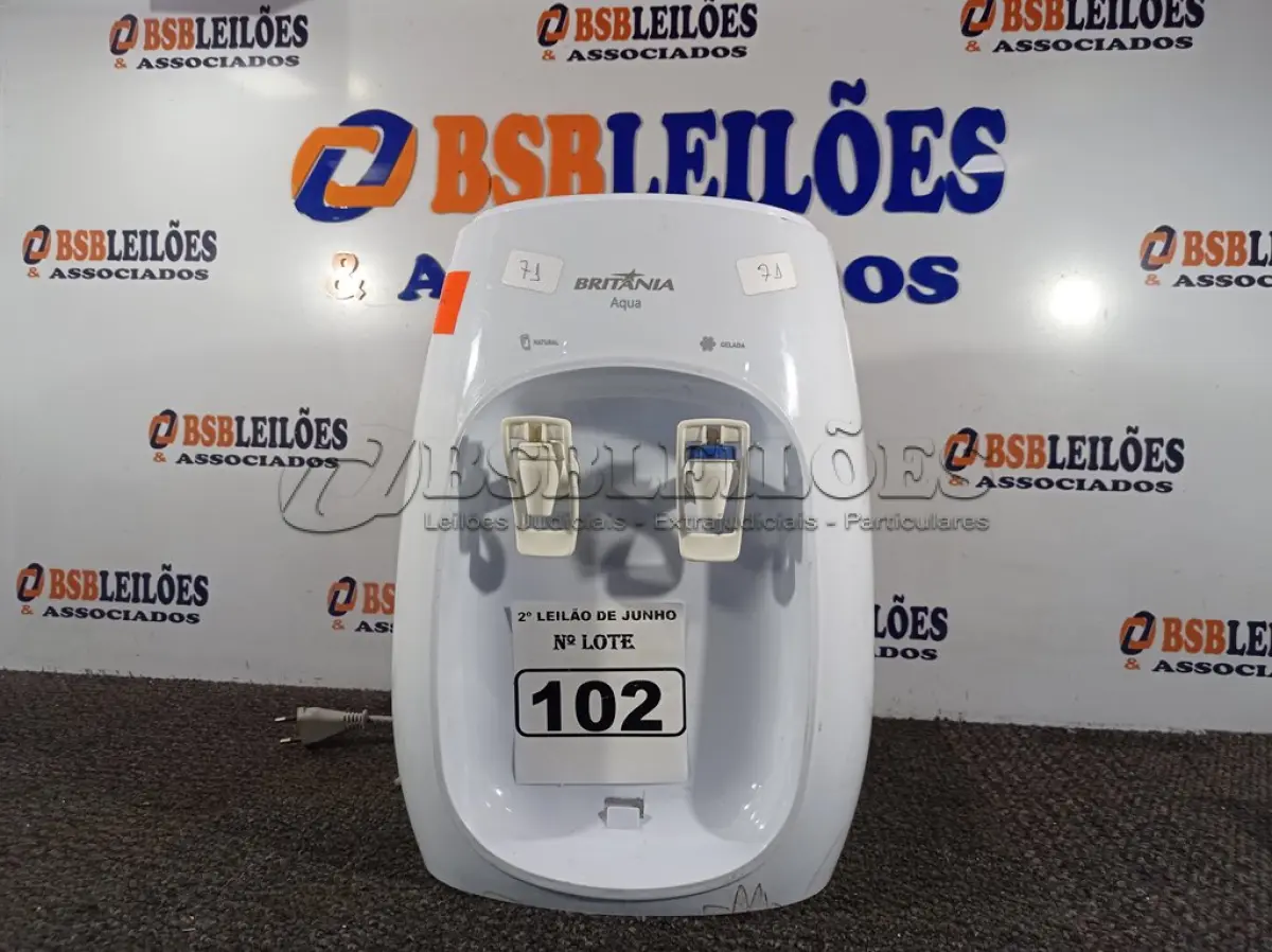 LOTE 102 - 01 BEBEDOURO REFRIGERADO PARA GARRAFÃO MARCA BRITÂNIA BIVOLT COM AVARIAS. (NO ESTADO) ATENÇÃO! FAZER A VISITAÇÃO ANTES DE ARREMATAR, NÃO SABEMOS SE FUNCIONA. LEILÃO NÃO TEM GARANTIA E NEM DEVOLUÇÃO, SUJEITO A POSSÍVEIS AVARIAS VISÍVEIS/OCULTAS E/OU AUSÊNCIA DE COMPONENTES.