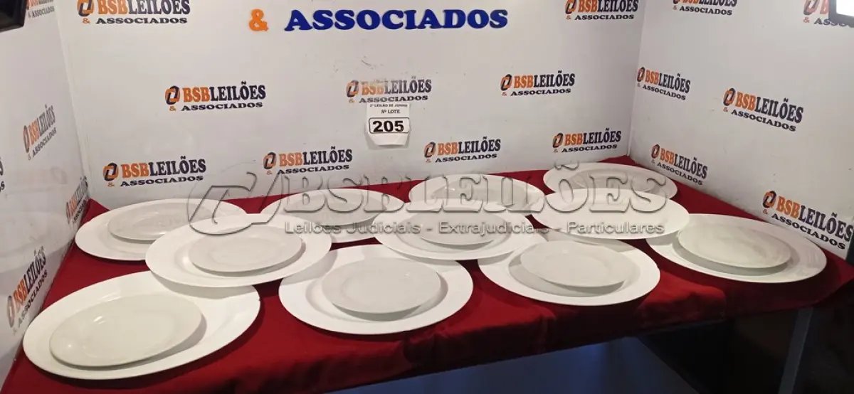 LOTE 205 - 11 PRATOS RASOS E 10 PRATOS DE SOBREMESA. (NO ESTADO) ATENÇÃO! FAZER A VISITAÇÃO ANTES DE ARREMATAR, NÃO SABEMOS SE FUNCIONA. LEILÃO NÃO TEM GARANTIA E NEM DEVOLUÇÃO, SUJEITO A POSSÍVEIS AVARIAS VISÍVEIS/OCULTAS E/OU AUSÊNCIA DE COMPONENTES.