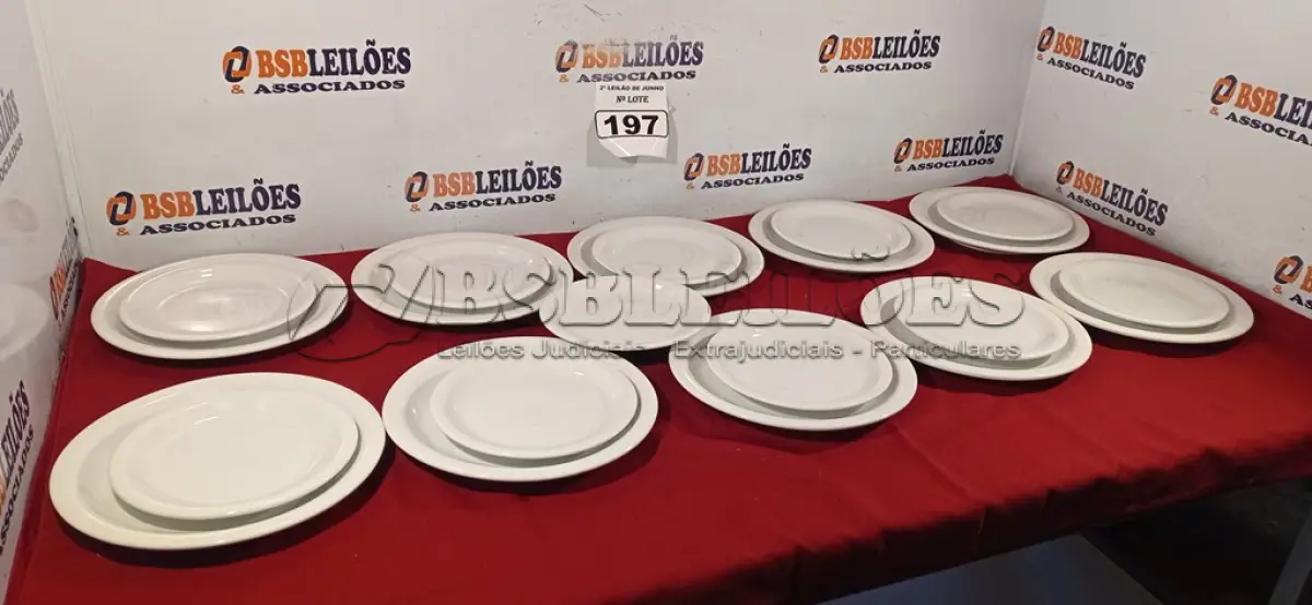LOTE 197 - 10 PRATOS RASOS E 10 PRATOS DE SOBREMESA. (NO ESTADO) ATENÇÃO! FAZER A VISITAÇÃO ANTES DE ARREMATAR, NÃO SABEMOS SE FUNCIONA. LEILÃO NÃO TEM GARANTIA E NEM DEVOLUÇÃO, SUJEITO A POSSÍVEIS AVARIAS VISÍVEIS/OCULTAS E/OU AUSÊNCIA DE COMPONENTES.