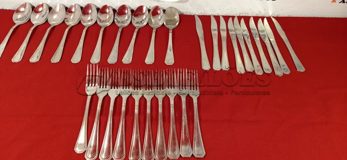LOTE 316 - 01 LOTE COM 10 GARFOS, 10 COLHERES E 10 FACAS. (NO ESTADO) ATENÇÃO! FAZER A VISITAÇÃO ANTES DE ARREMATAR, NÃO SABEMOS SE FUNCIONA. LEILÃO NÃO TEM GARANTIA E NEM DEVOLUÇÃO, SUJEITO A POSSÍVEIS AVARIAS VISÍVEIS/OCULTAS E/OU AUSÊNCIA DE COMPONENTES.