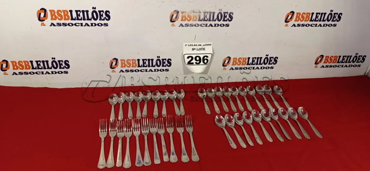 LOTE 296 - 01 LOTE COM 10 GARFOS E 30 COLHERES DE SOBREMESA. (NO ESTADO) ATENÇÃO! FAZER A VISITAÇÃO ANTES DE ARREMATAR, NÃO SABEMOS SE FUNCIONA. LEILÃO NÃO TEM GARANTIA E NEM DEVOLUÇÃO, SUJEITO A POSSÍVEIS AVARIAS VISÍVEIS/OCULTAS E/OU AUSÊNCIA DE COMPONENTES.