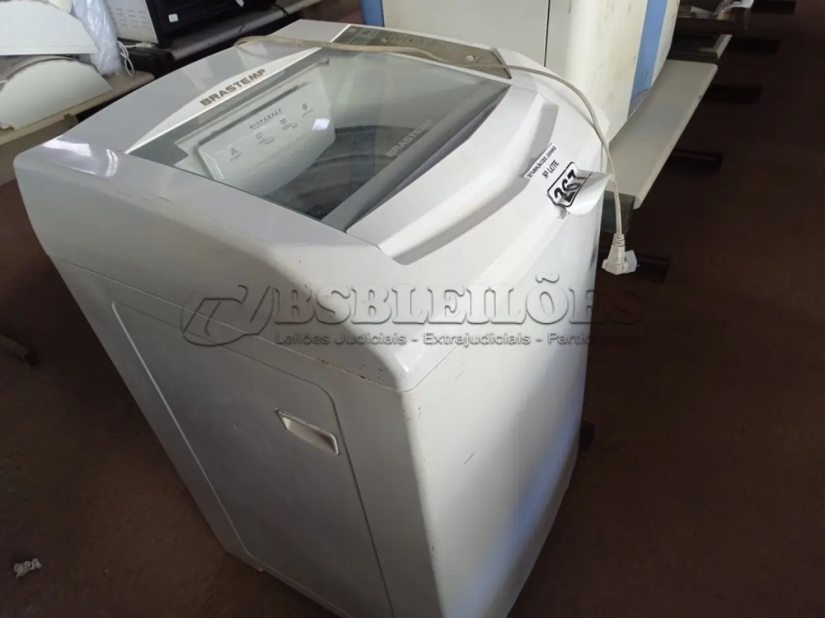 LOTE 267 - 01 MÁQUINA DE LAVAR ROUPAS 8KG MARCA BRASTEMP. (NO ESTADO) ATENÇÃO! FAZER A VISITAÇÃO ANTES DE ARREMATAR, NÃO SABEMOS SE FUNCIONA. LEILÃO NÃO TEM GARANTIA E NEM DEVOLUÇÃO, SUJEITO A POSSÍVEIS AVARIAS VISÍVEIS/OCULTAS E/OU AUSÊNCIA DE COMPONENTES.
