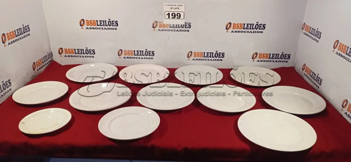 LOTE 199 - 09 PRATOS DIVERSOS, TECIDOS PARA SOUSPLAT E 32 ARGOLAS PARA GUARDANAPOS. (NO ESTADO) ATENÇÃO! FAZER A VISITAÇÃO ANTES DE ARREMATAR, NÃO SABEMOS SE FUNCIONA. LEILÃO NÃO TEM GARANTIA E NEM DEVOLUÇÃO, SUJEITO A POSSÍVEIS AVARIAS VISÍVEIS/OCULTAS E/OU AUSÊNCIA DE COMPONENTES.