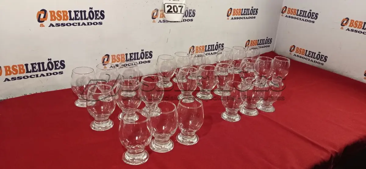 LOTE 207 - 24 TAÇAS PARA ÁGUA. (NO ESTADO) ATENÇÃO! FAZER A VISITAÇÃO ANTES DE ARREMATAR, NÃO SABEMOS SE FUNCIONA. LEILÃO NÃO TEM GARANTIA E NEM DEVOLUÇÃO, SUJEITO A POSSÍVEIS AVARIAS VISÍVEIS/OCULTAS E/OU AUSÊNCIA DE COMPONENTES.