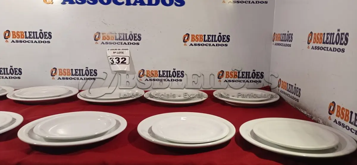 LOTE 332 - 10 PRATOS RASOS E 10 PRATOS DE SOBREMESA. (NO ESTADO) ATENÇÃO! FAZER A VISITAÇÃO ANTES DE ARREMATAR, NÃO SABEMOS SE FUNCIONA. LEILÃO NÃO TEM GARANTIA E NEM DEVOLUÇÃO, SUJEITO A POSSÍVEIS AVARIAS VISÍVEIS/OCULTAS E/OU AUSÊNCIA DE COMPONENTES.