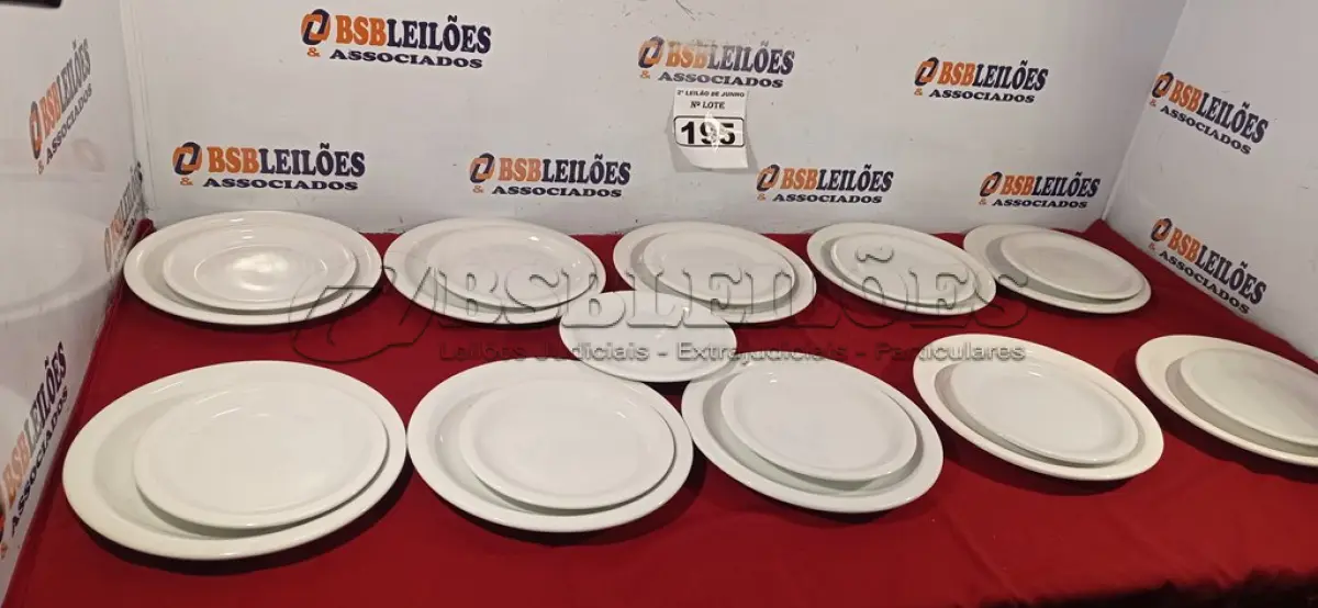 LOTE 195 - 10 PRATOS RASOS E 10 PRATOS DE SOBREMESA. (NO ESTADO) ATENÇÃO! FAZER A VISITAÇÃO ANTES DE ARREMATAR, NÃO SABEMOS SE FUNCIONA. LEILÃO NÃO TEM GARANTIA E NEM DEVOLUÇÃO, SUJEITO A POSSÍVEIS AVARIAS VISÍVEIS/OCULTAS E/OU AUSÊNCIA DE COMPONENTES.