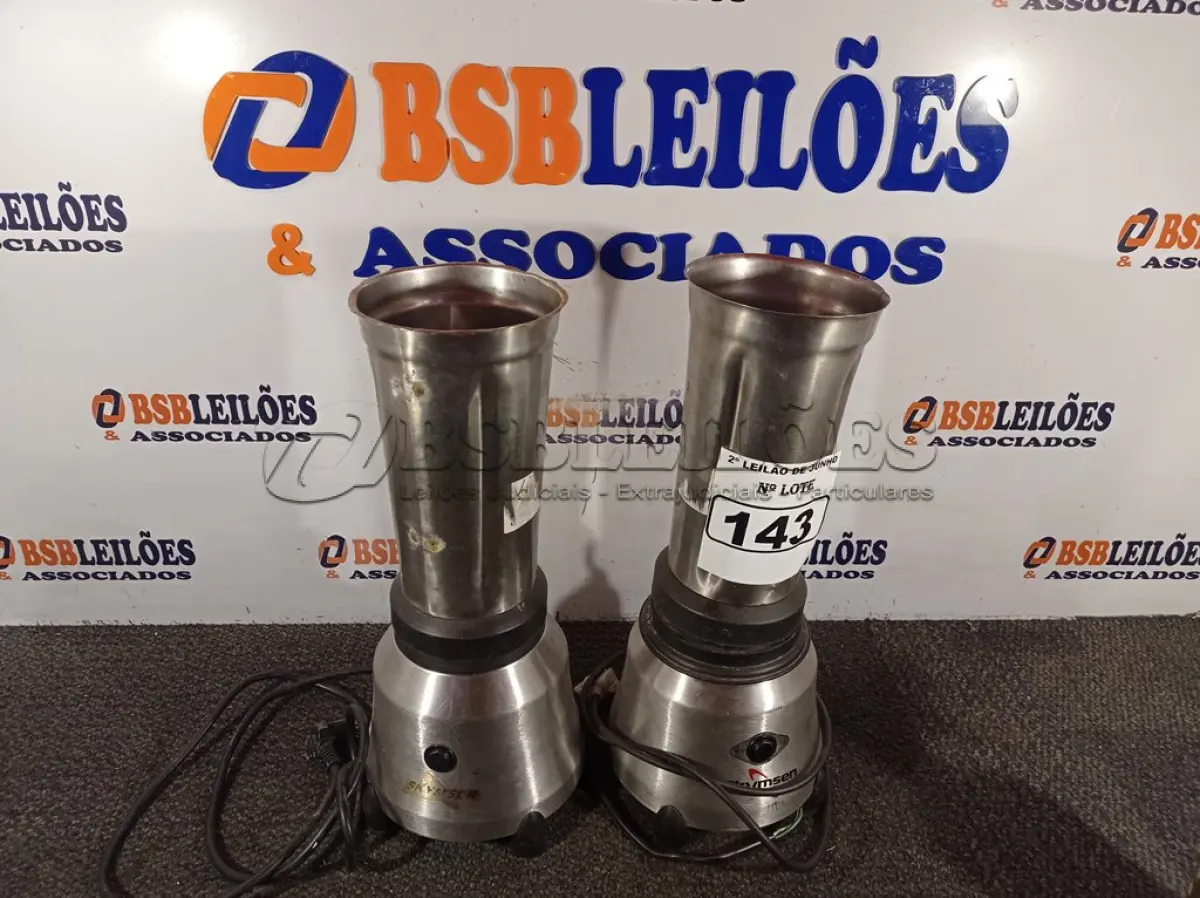 LOTE 143 - 02 LIQUIDIFICADORES SEMI INDUSTRIAL COM AVARIAS. (NO ESTADO) ATENÇÃO! FAZER A VISITAÇÃO ANTES DE ARREMATAR, NÃO SABEMOS SE FUNCIONA. LEILÃO NÃO TEM GARANTIA E NEM DEVOLUÇÃO, SUJEITO A POSSÍVEIS AVARIAS VISÍVEIS/OCULTAS E/OU AUSÊNCIA DE COMPONENTES.