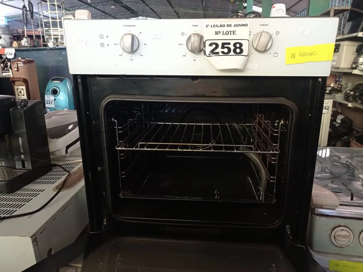 LOTE 258 - 01 FORNO DE EMBUTIR SEM MARCA APARENTE E COM AVARIAS PARA RETIRADA DE PEÇAS. (NO ESTADO) ATENÇÃO! FAZER A VISITAÇÃO ANTES DE ARREMATAR, NÃO SABEMOS SE FUNCIONA. LEILÃO NÃO TEM GARANTIA E NEM DEVOLUÇÃO, SUJEITO A POSSÍVEIS AVARIAS VISÍVEIS/OCULTAS E/OU AUSÊNCIA DE COMPONENTES.