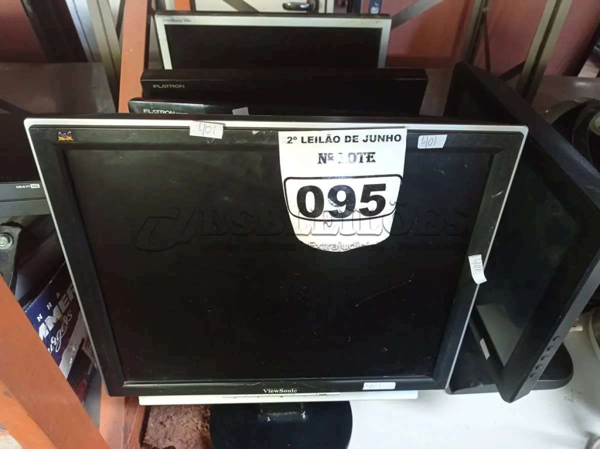 LOTE 095 - 05 MONITORES LCD MARCAS E MODELOS DIVERSOS PARA RETIRADA DE PEÇAS. (NO ESTADO) ATENÇÃO! FAZER A VISITAÇÃO ANTES DE ARREMATAR, NÃO SABEMOS SE FUNCIONA. LEILÃO NÃO TEM GARANTIA E NEM DEVOLUÇÃO, SUJEITO A POSSÍVEIS AVARIAS VISÍVEIS/OCULTAS E/OU AUSÊNCIA DE COMPONENTES.