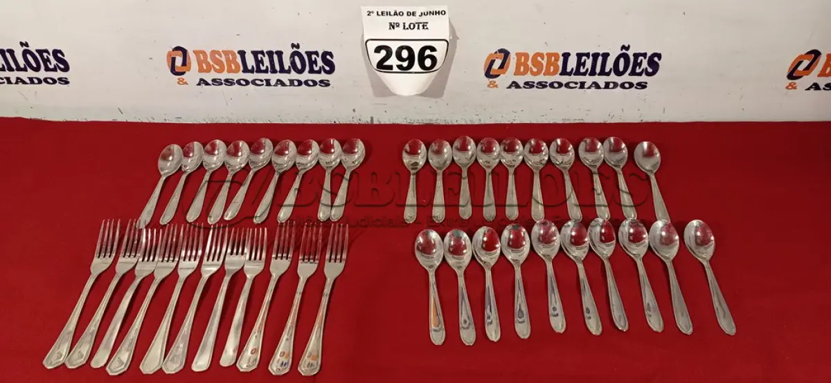 LOTE 296 - 01 LOTE COM 10 GARFOS E 30 COLHERES DE SOBREMESA. (NO ESTADO) ATENÇÃO! FAZER A VISITAÇÃO ANTES DE ARREMATAR, NÃO SABEMOS SE FUNCIONA. LEILÃO NÃO TEM GARANTIA E NEM DEVOLUÇÃO, SUJEITO A POSSÍVEIS AVARIAS VISÍVEIS/OCULTAS E/OU AUSÊNCIA DE COMPONENTES.