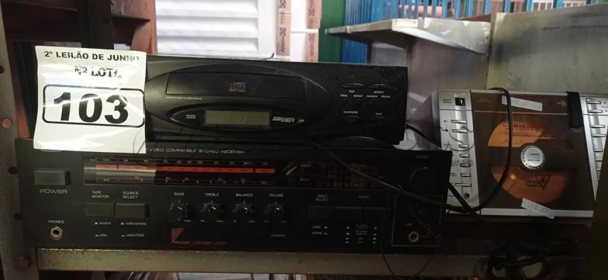 LOTE 103 - 01 RECEIVER MARCA CCE E 02 TOCA CDS, SENDO 01 MARCA PHILIPS. (NO ESTADO) ATENÇÃO! FAZER A VISITAÇÃO ANTES DE ARREMATAR, NÃO SABEMOS SE FUNCIONA. LEILÃO NÃO TEM GARANTIA E NEM DEVOLUÇÃO, SUJEITO A POSSÍVEIS AVARIAS VISÍVEIS/OCULTAS E/OU AUSÊNCIA DE COMPONENTES.