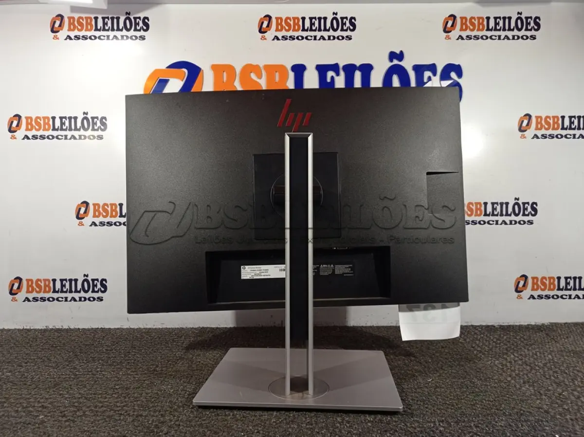 LOTE 137 - 01 MONITOR LCD MARCA HP. (NO ESTADO) ATENÇÃO! FAZER A VISITAÇÃO ANTES DE ARREMATAR, NÃO SABEMOS SE FUNCIONA. LEILÃO NÃO TEM GARANTIA E NEM DEVOLUÇÃO, SUJEITO A POSSÍVEIS AVARIAS VISÍVEIS/OCULTAS E/OU AUSÊNCIA DE COMPONENTES.