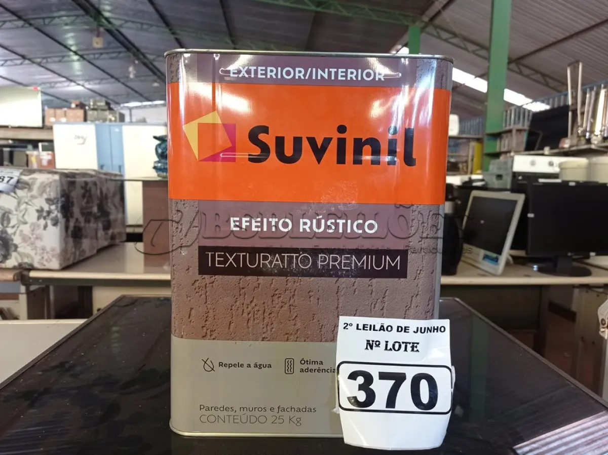 LOTE 370 - 01 LATA DE TINTA TEXTURATTO PREMIUM EFEITO RÚSTICO EXTERIOR/INTERIOR SUVINIL 25KG. (NO ESTADO) ATENÇÃO! FAZER A VISITAÇÃO ANTES DE ARREMATAR, NÃO SABEMOS SE FUNCIONA. LEILÃO NÃO TEM GARANTIA E NEM DEVOLUÇÃO, SUJEITO A POSSÍVEIS AVARIAS VISÍVEIS/OCULTAS E/OU AUSÊNCIA DE COMPONENTES.