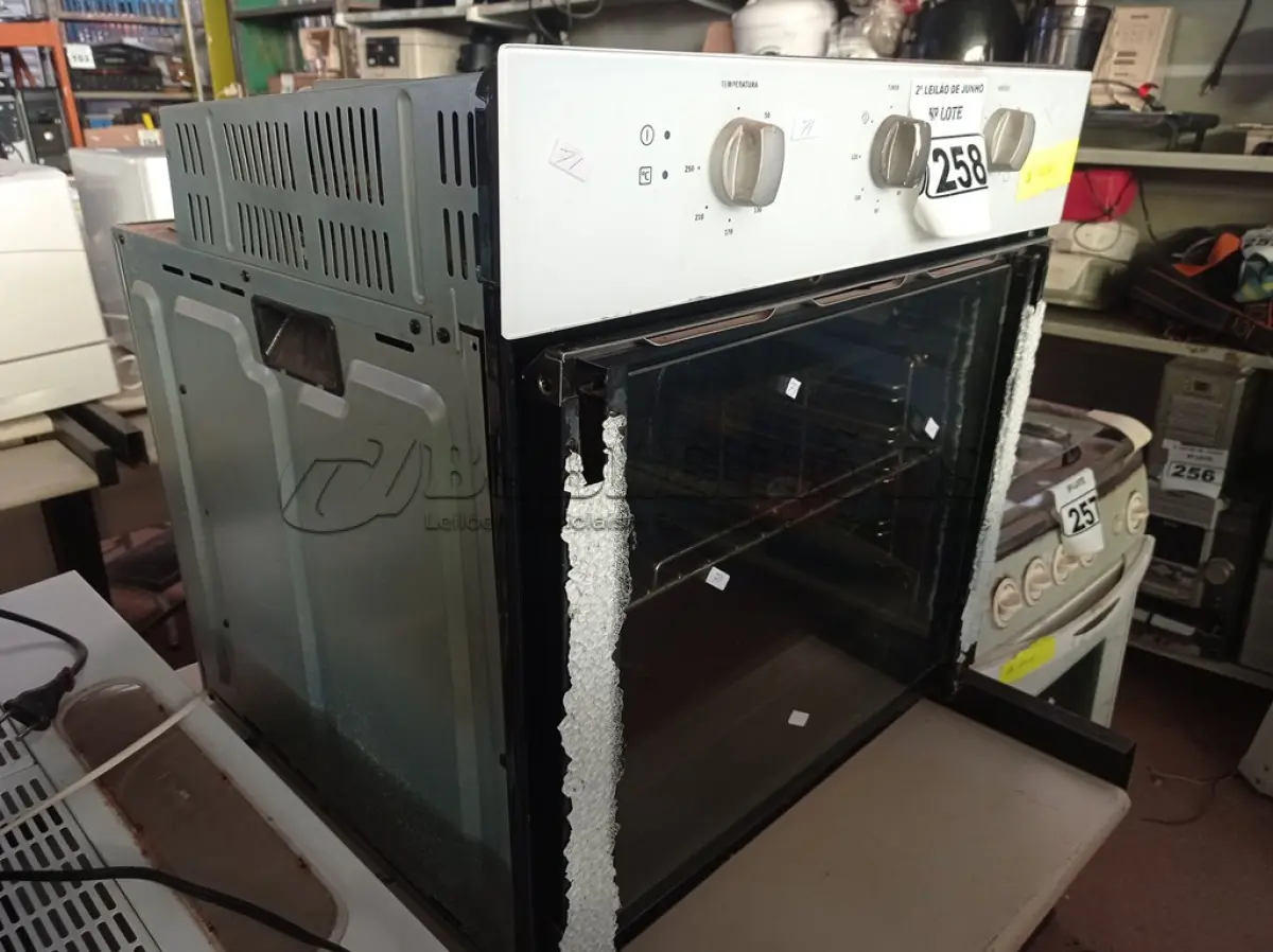 LOTE 258 - 01 FORNO DE EMBUTIR SEM MARCA APARENTE E COM AVARIAS PARA RETIRADA DE PEÇAS. (NO ESTADO) ATENÇÃO! FAZER A VISITAÇÃO ANTES DE ARREMATAR, NÃO SABEMOS SE FUNCIONA. LEILÃO NÃO TEM GARANTIA E NEM DEVOLUÇÃO, SUJEITO A POSSÍVEIS AVARIAS VISÍVEIS/OCULTAS E/OU AUSÊNCIA DE COMPONENTES.
