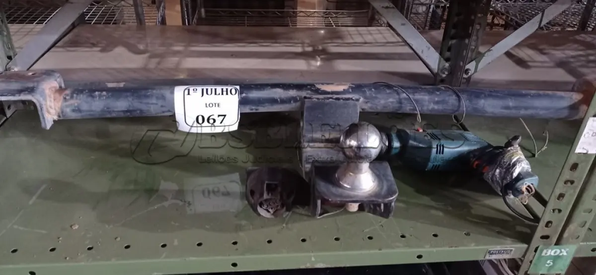 LOTE 067 - 01 REBOQUE E 01 FURADEIRA SEM MARCA APARENTE. (NO ESTADO) ATENÇÃO! FAZER A VISITAÇÃO ANTES DE ARREMATAR, NÃO SABEMOS SE FUNCIONA. LEILÃO NÃO TEM GARANTIA E NEM DEVOLUÇÃO, SUJEITO A POSSÍVEIS AVARIAS VISÍVEIS/OCULTAS E/OU AUSÊNCIA DE COMPONENTES.