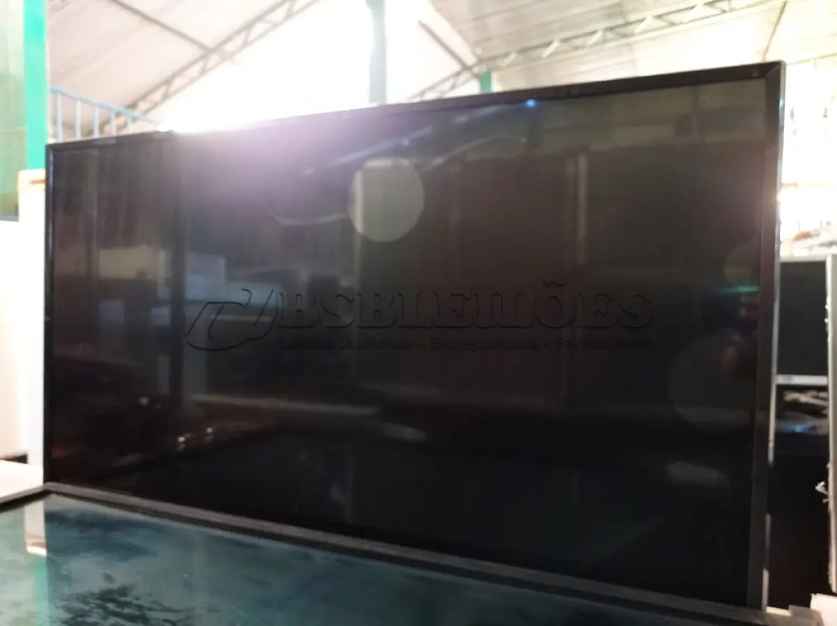 LOTE 195 - 01 TV LG 43’’ E 01 MONITOR LCD 42’’. (NO ESTADO) ATENÇÃO! FAZER A VISITAÇÃO ANTES DE ARREMATAR, NÃO SABEMOS SE FUNCIONA. LEILÃO NÃO TEM GARANTIA E NEM DEVOLUÇÃO, SUJEITO A POSSÍVEIS AVARIAS VISÍVEIS/OCULTAS E/OU AUSÊNCIA DE COMPONENTES.
