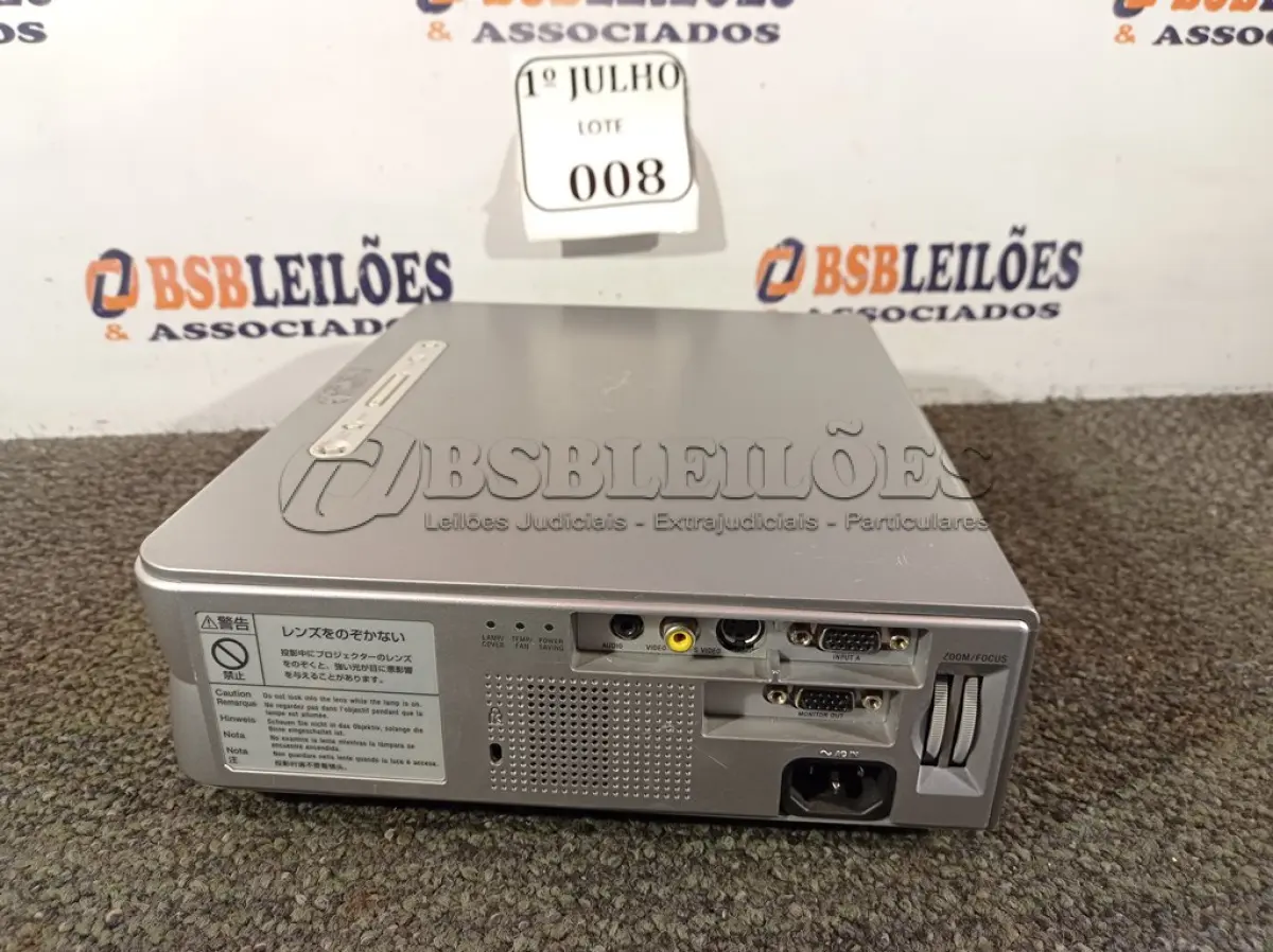 LOTE 008 - 01 PROJETOR LCD MULTIMIDIA, MODELO: VPL-CS7 MARCA SONY 220V. (NO ESTADO) ATENÇÃO! FAZER A VISITAÇÃO ANTES DE ARREMATAR, NÃO SABEMOS SE FUNCIONA. LEILÃO NÃO TEM GARANTIA E NEM DEVOLUÇÃO, SUJEITO A POSSÍVEIS AVARIAS VISÍVEIS/OCULTAS E/OU AUSÊNCIA DE COMPONENTES.