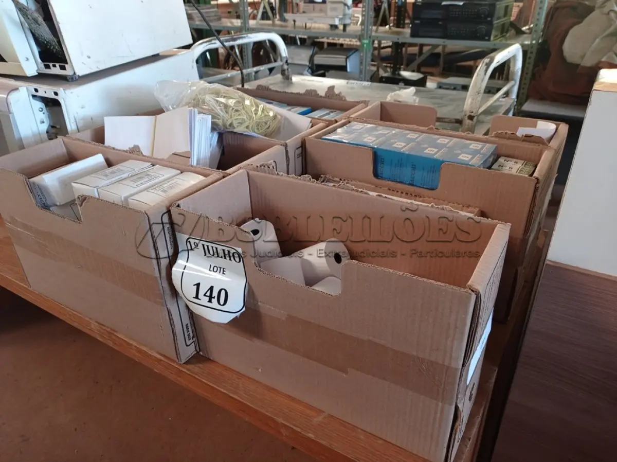 LOTE 140 - 01 LOTE COM DIVERSOS MATERIAIS PARA ESCRITÓRIO. (NO ESTADO) ATENÇÃO! FAZER A VISITAÇÃO ANTES DE ARREMATAR, NÃO SABEMOS SE FUNCIONA. LEILÃO NÃO TEM GARANTIA E NEM DEVOLUÇÃO, SUJEITO A POSSÍVEIS AVARIAS VISÍVEIS/OCULTAS E/OU AUSÊNCIA DE COMPONENTES.