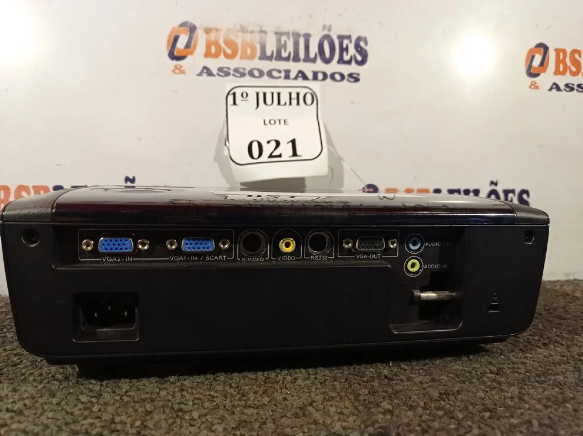LOTE 021 - 01 PROJETOR LCD MULTIMIDIA, MODELO: EX536 MARCA OPTMA 220V. (NO ESTADO) ATENÇÃO! FAZER A VISITAÇÃO ANTES DE ARREMATAR, NÃO SABEMOS SE FUNCIONA. LEILÃO NÃO TEM GARANTIA E NEM DEVOLUÇÃO, SUJEITO A POSSÍVEIS AVARIAS VISÍVEIS/OCULTAS E/OU AUSÊNCIA DE COMPONENTES.