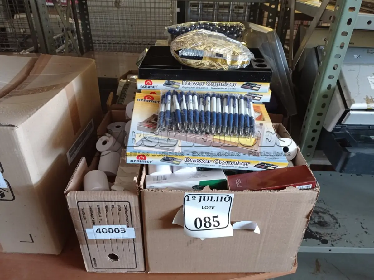 LOTE 085 - 01 LOTE COM DIVERSOS MATERIAIS PARA ESCRITÓRIO. (NO ESTADO) ATENÇÃO! FAZER A VISITAÇÃO ANTES DE ARREMATAR, NÃO SABEMOS SE FUNCIONA. LEILÃO NÃO TEM GARANTIA E NEM DEVOLUÇÃO, SUJEITO A POSSÍVEIS AVARIAS VISÍVEIS/OCULTAS E/OU AUSÊNCIA DE COMPONENTES.