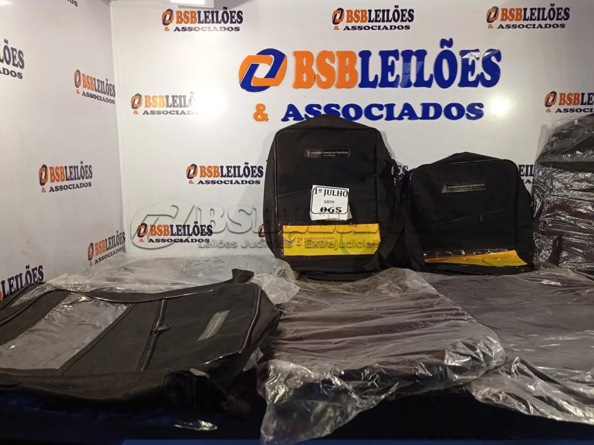 LOTE 065 - 01 LOTE COM 10 BOLSAS/MOCHILAS. (NO ESTADO) ATENÇÃO! FAZER A VISITAÇÃO ANTES DE ARREMATAR, NÃO SABEMOS SE FUNCIONA. LEILÃO NÃO TEM GARANTIA E NEM DEVOLUÇÃO, SUJEITO A POSSÍVEIS AVARIAS VISÍVEIS/OCULTAS E/OU AUSÊNCIA DE COMPONENTES.