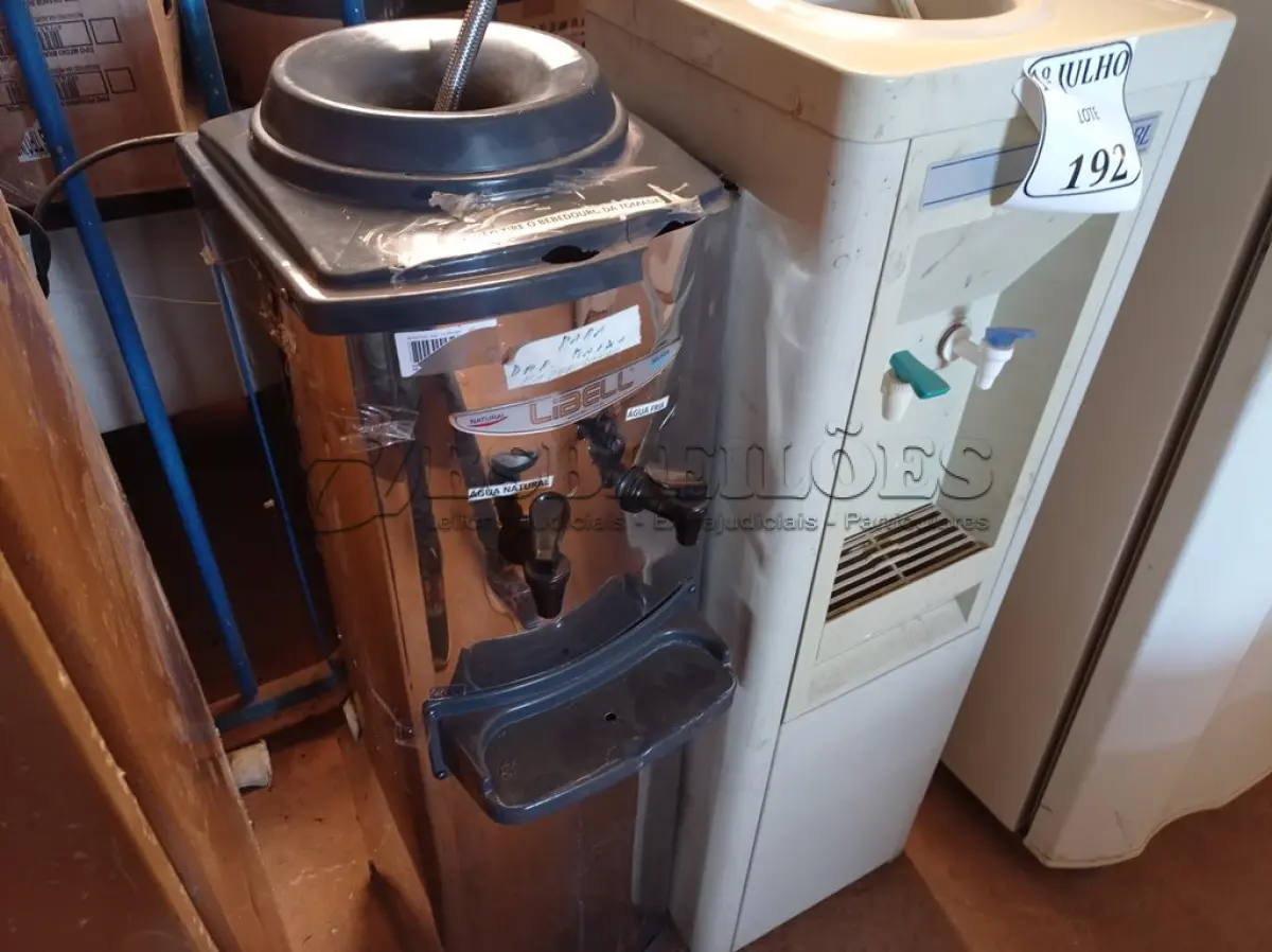 LOTE 192 - 02 PURIFICADORES DE ÁGUA, SENDO 01 IBBL E 01 LIBELL. (AMBOS LIGANDO) (NO ESTADO) ATENÇÃO! FAZER A VISITAÇÃO ANTES DE ARREMATAR, NÃO SABEMOS SE FUNCIONA. LEILÃO NÃO TEM GARANTIA E NEM DEVOLUÇÃO, SUJEITO A POSSÍVEIS AVARIAS VISÍVEIS/OCULTAS E/OU AUSÊNCIA DE COMPONENTES.