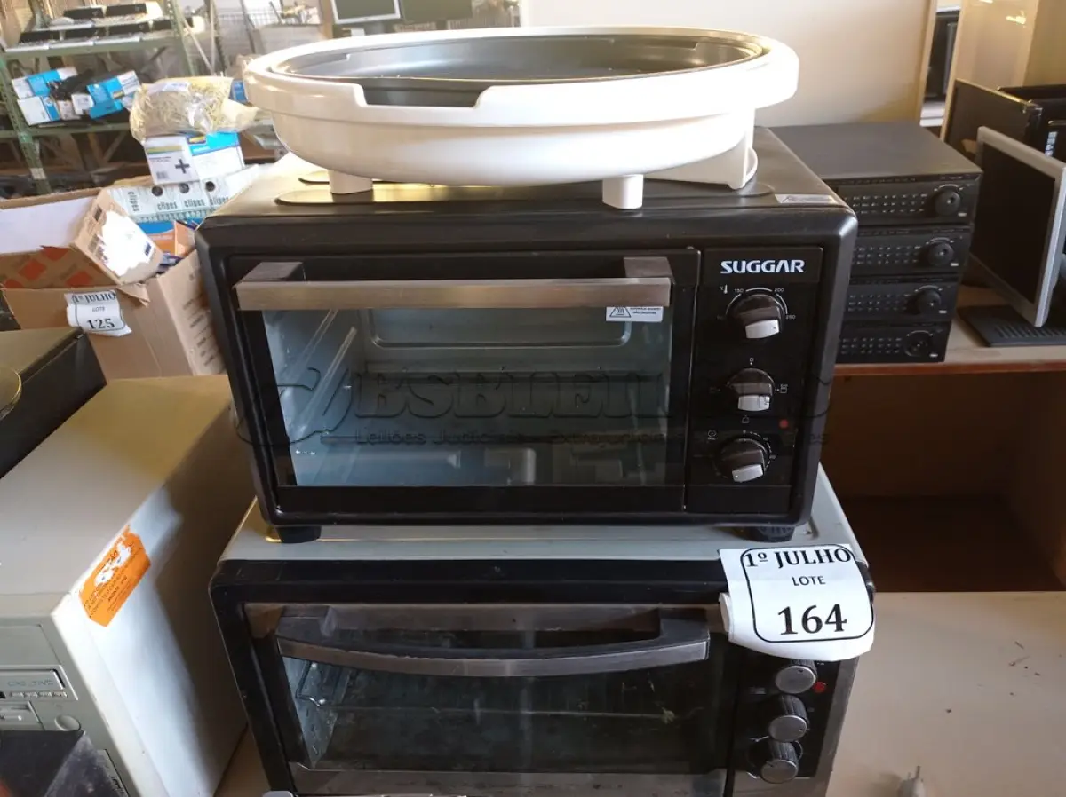 LOTE 164 - 02 FORNOS, SENDO 01 MARCA PHILCO 220V(LIGANDO) E 01 MARCA SUGAR SEM A BANDEJA 220V E 01 GRILL SEM A TAMPA 220V.(LIGANDO) (NO ESTADO) ATENÇÃO! FAZER A VISITAÇÃO ANTES DE ARREMATAR, NÃO SABEMOS SE FUNCIONA. LEILÃO NÃO TEM GARANTIA E NEM DEVOLUÇÃO, SUJEITO A POSSÍVEIS AVARIAS VISÍVEIS/OCULTAS E/OU AUSÊNCIA DE COMPONENTES.