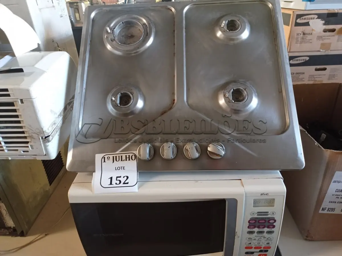 LOTE 152 - 01 MICRO-ONDAS, 01 CAFETEIRA EM INOX E 01 FOGÃO INCOMPLETO. (NO ESTADO) ATENÇÃO! FAZER A VISITAÇÃO ANTES DE ARREMATAR, NÃO SABEMOS SE FUNCIONA. LEILÃO NÃO TEM GARANTIA E NEM DEVOLUÇÃO, SUJEITO A POSSÍVEIS AVARIAS VISÍVEIS/OCULTAS E/OU AUSÊNCIA DE COMPONENTES.