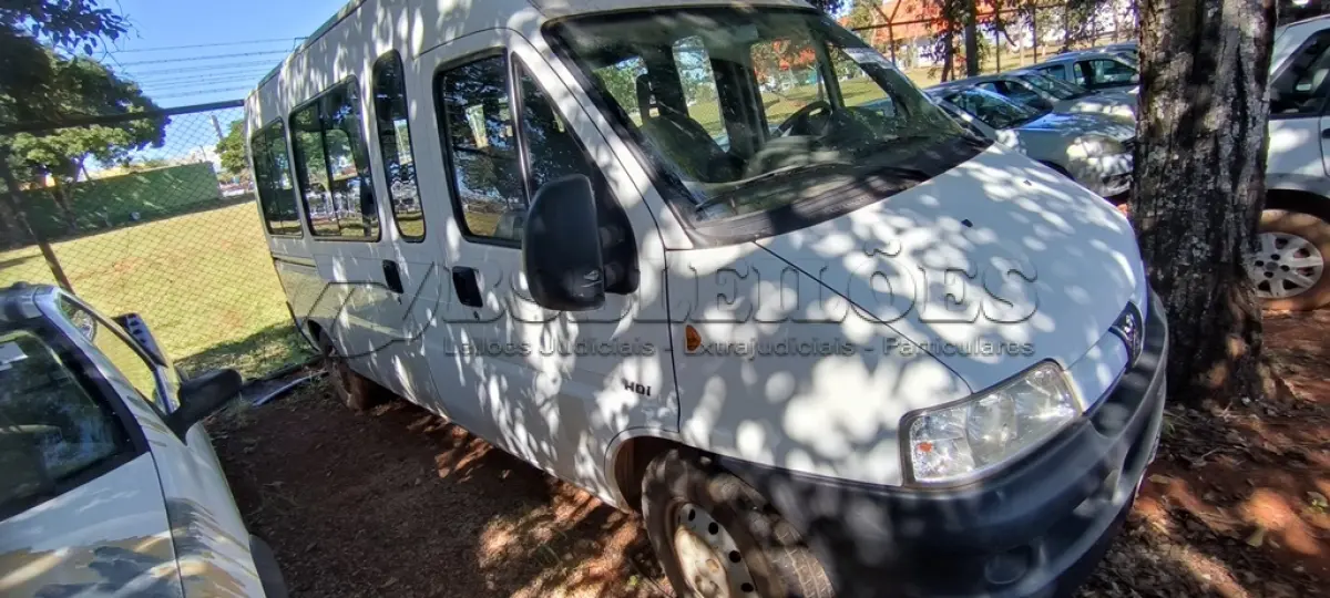 LOTE 026 - 01 VAN PEUGEOT BOXER NIKS 16; PLACA: JHP-7922; ANO: 2009. CHASSI: 936ZCXMNCA2048486, RENAVAM: 00198883820; (VEÍCULO AMASSADO NO TETO NA FRENTE E TRASERIRA, AR-CONDICIONADO NÃO FUNCIONA E SUPORTE DO COMPRESSOR DO A/C QUEBRADO, SUSPENSÃO DIANTEIRA FAZENDO MUITO BARULHO) (NO ESTADO)