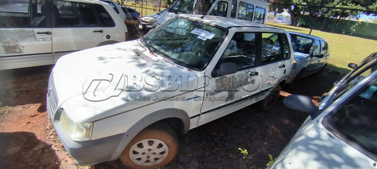 LOTE 040 - 01 FIAT UNO MILLE WAY ECON; PLACA: JIC-6188; ANO: 2009. CHASSI: 9BD15844AA6345945, RENAVAM: 00165582910; (TAMPA TRASEIRA AMASSADA, VEÍCULO NÃO FUNCIONA BOMBA DE COMBUSTÍVEL TRAVADA). (NO ESTADO)