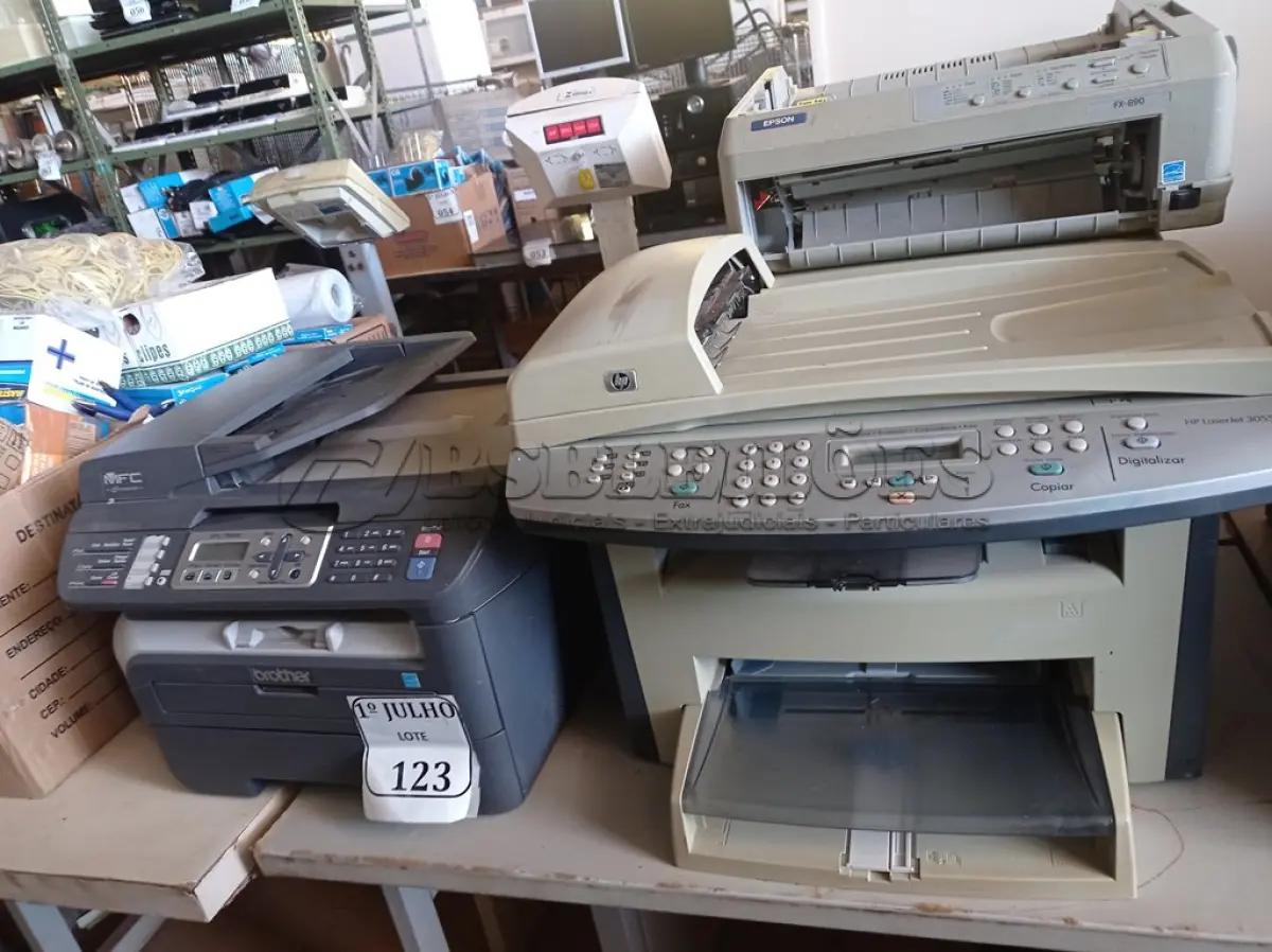 LOTE 123 - 05 IMPRESSORAS, SENDO 03 IMPRESSORAS LASERJET MARCA HP, 01 MATRICIAL MARCA EPSON E 01 BROHTER WIRELESS. (NO ESTADO) ATENÇÃO! FAZER A VISITAÇÃO ANTES DE ARREMATAR, NÃO SABEMOS SE FUNCIONA. LEILÃO NÃO TEM GARANTIA E NEM DEVOLUÇÃO, SUJEITO A POSSÍVEIS AVARIAS VISÍVEIS/OCULTAS E/OU AUSÊNCIA DE COMPONENTES.
