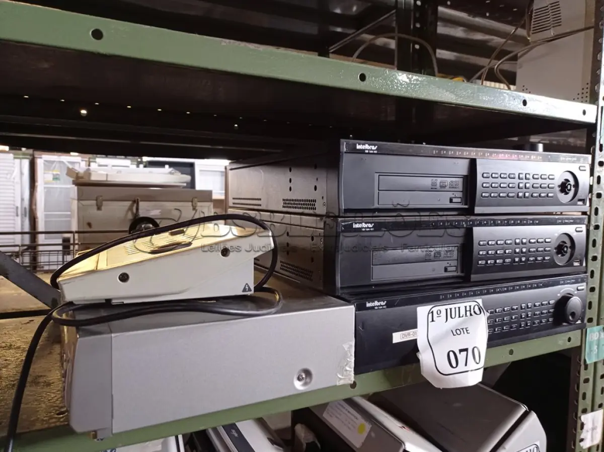 LOTE 070 - 03 DVR'S, MODELO: VD16M 480 MARCA INTELBRAS, 01 MESA CONTROLADORA MARCA PANASONIC E 01 VÍDEO CASSETE.  (NO ESTADO) ATENÇÃO! FAZER A VISITAÇÃO ANTES DE ARREMATAR, NÃO SABEMOS SE FUNCIONA. LEILÃO NÃO TEM GARANTIA E NEM DEVOLUÇÃO, SUJEITO A POSSÍVEIS AVARIAS VISÍVEIS/OCULTAS E/OU AUSÊNCIA DE COMPONENTES.