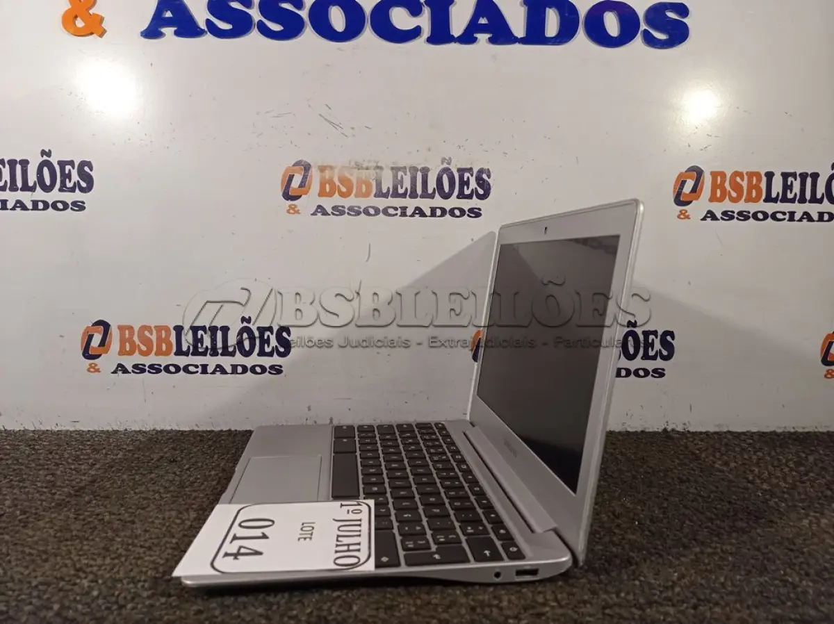 LOTE 014 - 01 NOTEBOOK MODELO: XE500C12 MARCA SAMSUNG SEM FONTE 12V. (NO ESTADO) ATENÇÃO! FAZER A VISITAÇÃO ANTES DE ARREMATAR, NÃO SABEMOS SE FUNCIONA. LEILÃO NÃO TEM GARANTIA E NEM DEVOLUÇÃO, SUJEITO A POSSÍVEIS AVARIAS VISÍVEIS/OCULTAS E/OU AUSÊNCIA DE COMPONENTES.