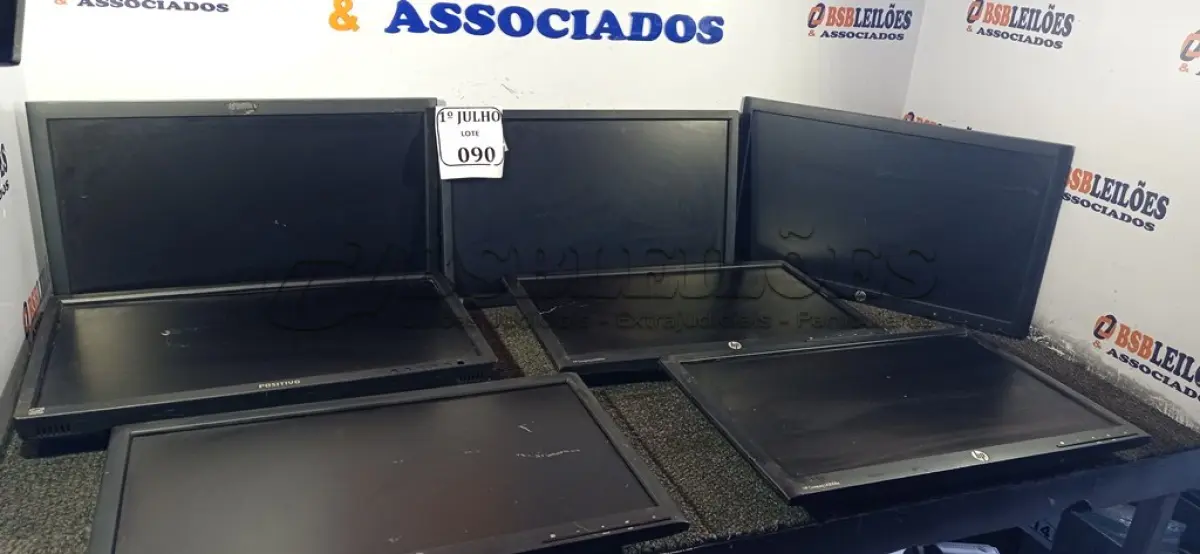 LOTE 090 - 04 MONITORES LCD MARCAS HP E POSITIVO PARA RETIRADA DE PEÇAS. (NO ESTADO) ATENÇÃO! FAZER A VISITAÇÃO ANTES DE ARREMATAR, NÃO SABEMOS SE FUNCIONA. LEILÃO NÃO TEM GARANTIA E NEM DEVOLUÇÃO, SUJEITO A POSSÍVEIS AVARIAS VISÍVEIS/OCULTAS E/OU AUSÊNCIA DE COMPONENTES.