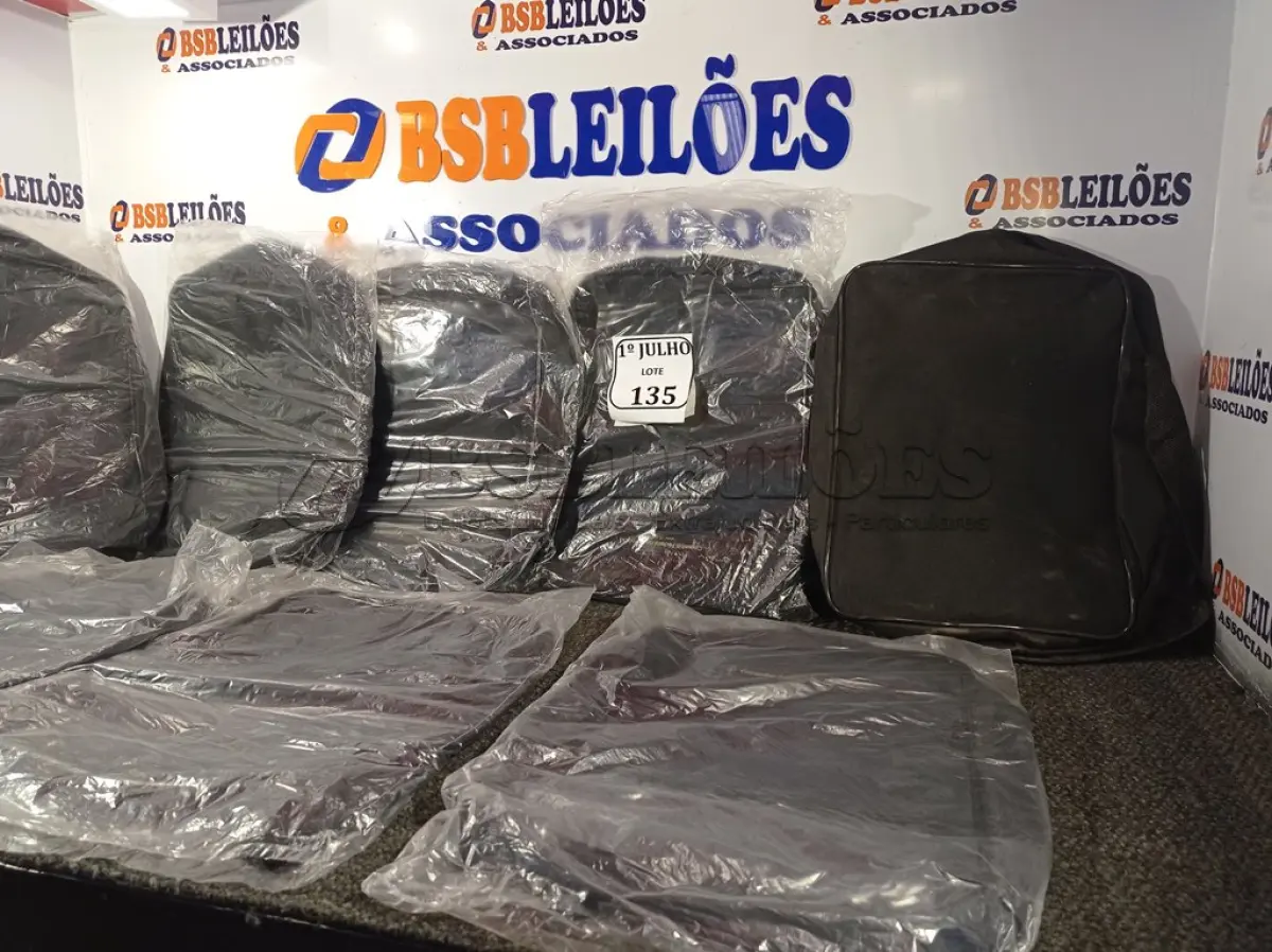 LOTE 135 - 01 LOTE COM 10 BOLSAS/MOCHILAS. (NO ESTADO) ATENÇÃO! FAZER A VISITAÇÃO ANTES DE ARREMATAR, NÃO SABEMOS SE FUNCIONA. LEILÃO NÃO TEM GARANTIA E NEM DEVOLUÇÃO, SUJEITO A POSSÍVEIS AVARIAS VISÍVEIS/OCULTAS E/OU AUSÊNCIA DE COMPONENTES.