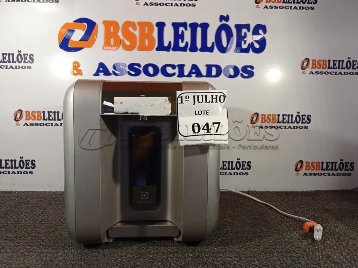 LOTE 047 - 01 PURIFICADOR DE ÁGUA MODELO: PA30G MARCA ELETROLUX 220V. (NO ESTADO) ATENÇÃO! FAZER A VISITAÇÃO ANTES DE ARREMATAR, NÃO SABEMOS SE FUNCIONA. LEILÃO NÃO TEM GARANTIA E NEM DEVOLUÇÃO, SUJEITO A POSSÍVEIS AVARIAS VISÍVEIS/OCULTAS E/OU AUSÊNCIA DE COMPONENTES.