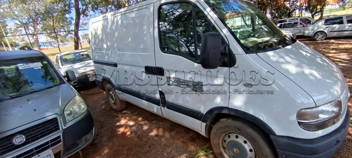 LOTE 045 - 01 RENAULT MASTER FURGÃO 8M3 25DCI; PLACA: JHN-1949; ANO: 2009. CHASSI: 93YADCUD59J199880, RENAVAM: 00116398060;  (COMPRESSOR DO AR/COND TRAVADO, FREIO TRASEIRO E DIANTEIRO DESGASTADO, SUSPENSÃO DIANTEIRA FAZENDO MUITO BARULHO. (NO ESTADO)