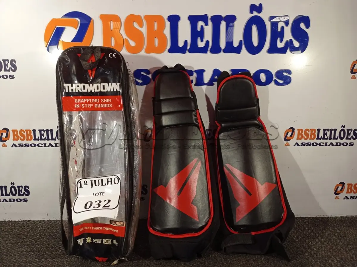 LOTE 032 - 01 PAR DE CANELEIRA BOX MUAY TAY. (NO ESTADO) ATENÇÃO! FAZER A VISITAÇÃO ANTES DE ARREMATAR, NÃO SABEMOS SE FUNCIONA. LEILÃO NÃO TEM GARANTIA E NEM DEVOLUÇÃO, SUJEITO A POSSÍVEIS AVARIAS VISÍVEIS/OCULTAS E/OU AUSÊNCIA DE COMPONENTES.