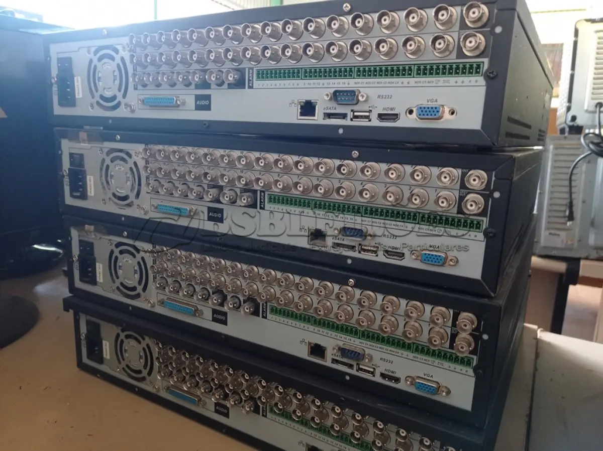 LOTE 122 - 04 DVR'S, MODELO: VD16M 480 MARCA INTELBRAS, 01 MESA CONTROLADORA MARCA PANASONIC E 01 VÍDEO CASSETE.  (NO ESTADO) ATENÇÃO! FAZER A VISITAÇÃO ANTES DE ARREMATAR, NÃO SABEMOS SE FUNCIONA. LEILÃO NÃO TEM GARANTIA E NEM DEVOLUÇÃO, SUJEITO A POSSÍVEIS AVARIAS VISÍVEIS/OCULTAS E/OU AUSÊNCIA DE COMPONENTES.