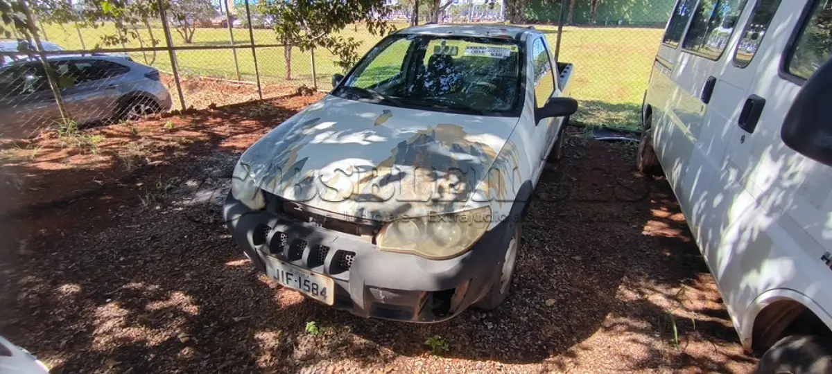 LOTE 030 - 01 FIAT STRADA PICK UP FIRE FLEX; PLACA: JIF-1584; ANO: 2009.  CHASSI: 9BD27803M97161591, RENAVAM: 00148259901; (PINTURA DO CAPÔ E TETO DESGASTADOS). (NO ESTADO)