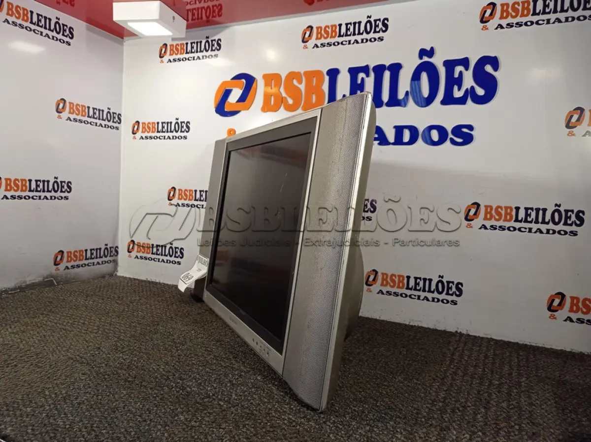 LOTE 069 - 01 TV, MODELO: LC-20B6U-SM MARCA SHARP SEM CONTROLE. (NO ESTADO) ATENÇÃO! FAZER A VISITAÇÃO ANTES DE ARREMATAR, NÃO SABEMOS SE FUNCIONA. LEILÃO NÃO TEM GARANTIA E NEM DEVOLUÇÃO, SUJEITO A POSSÍVEIS AVARIAS VISÍVEIS/OCULTAS E/OU AUSÊNCIA DE COMPONENTES.