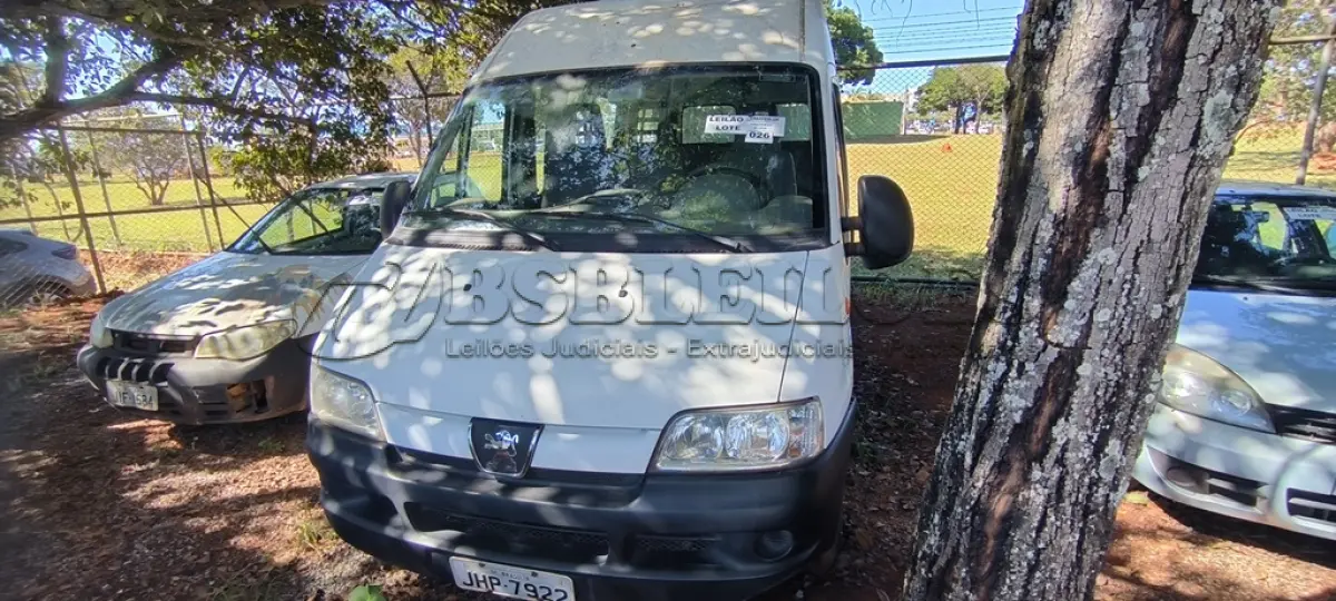 LOTE 026 - 01 VAN PEUGEOT BOXER NIKS 16; PLACA: JHP-7922; ANO: 2009. CHASSI: 936ZCXMNCA2048486, RENAVAM: 00198883820; (VEÍCULO AMASSADO NO TETO NA FRENTE E TRASERIRA, AR-CONDICIONADO NÃO FUNCIONA E SUPORTE DO COMPRESSOR DO A/C QUEBRADO, SUSPENSÃO DIANTEIRA FAZENDO MUITO BARULHO) (NO ESTADO)