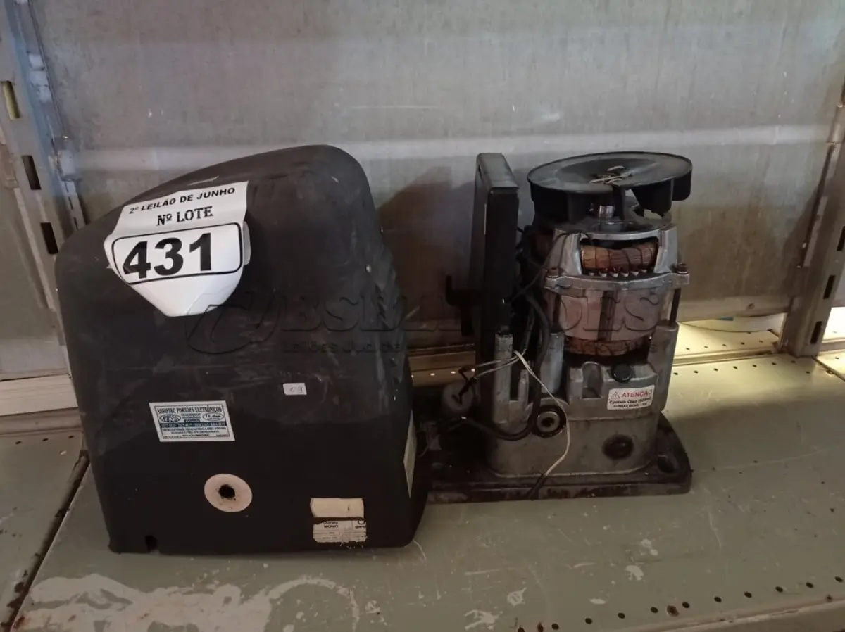 LOTE 431 - 01 MOTOR ELÉTRICO PARA PORTÃO MARCA ROSSI. (NO ESTADO) ATENÇÃO! FAZER A VISITAÇÃO ANTES DE ARREMATAR, NÃO SABEMOS SE FUNCIONA. LEILÃO NÃO TEM GARANTIA E NEM DEVOLUÇÃO, SUJEITO A POSSÍVEIS AVARIAS VISÍVEIS/OCULTAS E/OU AUSÊNCIA DE COMPONENTES.