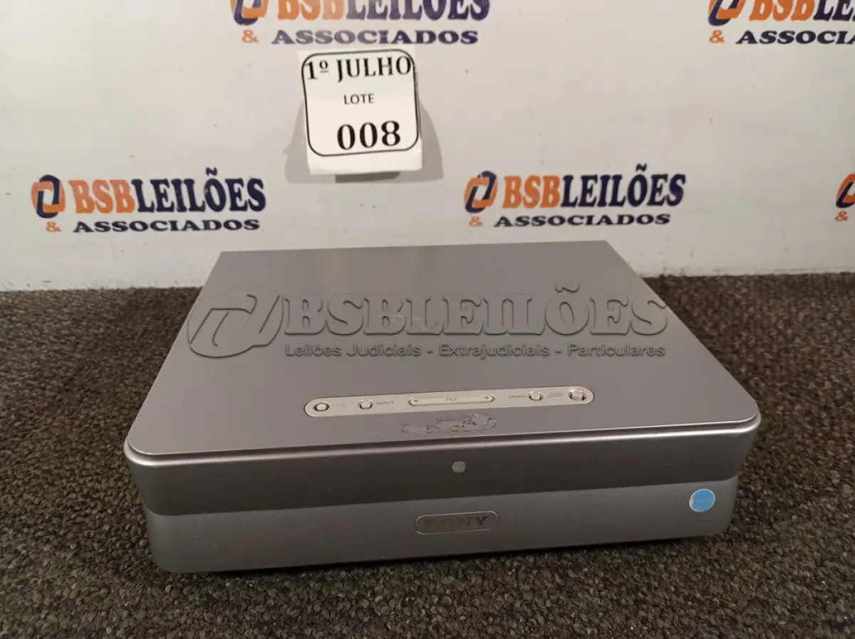 LOTE 008 - 01 PROJETOR LCD MULTIMIDIA, MODELO: VPL-CS7 MARCA SONY 220V. (NO ESTADO) ATENÇÃO! FAZER A VISITAÇÃO ANTES DE ARREMATAR, NÃO SABEMOS SE FUNCIONA. LEILÃO NÃO TEM GARANTIA E NEM DEVOLUÇÃO, SUJEITO A POSSÍVEIS AVARIAS VISÍVEIS/OCULTAS E/OU AUSÊNCIA DE COMPONENTES.
