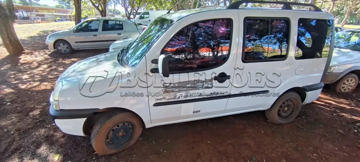 LOTE 020 - 01 FIAT DOBLÔ ELX1.8 FLEX MINIVAN; PLACA: JIF-1874; ANO: 2009. CHASSI: 9BD11930591061671, RENAVAM: 00153307382; (PARACHOQUE DIANTEIRO QUEBRADO, TETO AMASSADO, VEÍCULO NÃO FUNCIONA, BOMBA DE COMBUSTÍVEL TRAVADA, SUSPENSÃO DIANTEIRA FAZENDO BARULHO). (NO ESTADO)