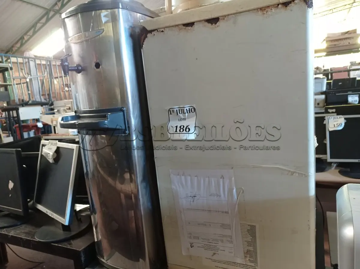 LOTE 186 - 01 FRIGOBAR COM DEFEITO E 03 PURIFICADORES DE ÁGUA, SENDO 01 APENAS PARA RETIRADA DE PEÇAS E 02 LIGANDO.  (NO ESTADO) ATENÇÃO! FAZER A VISITAÇÃO ANTES DE ARREMATAR, NÃO SABEMOS SE FUNCIONA. LEILÃO NÃO TEM GARANTIA E NEM DEVOLUÇÃO, SUJEITO A POSSÍVEIS AVARIAS VISÍVEIS/OCULTAS E/OU AUSÊNCIA DE COMPONENTES.