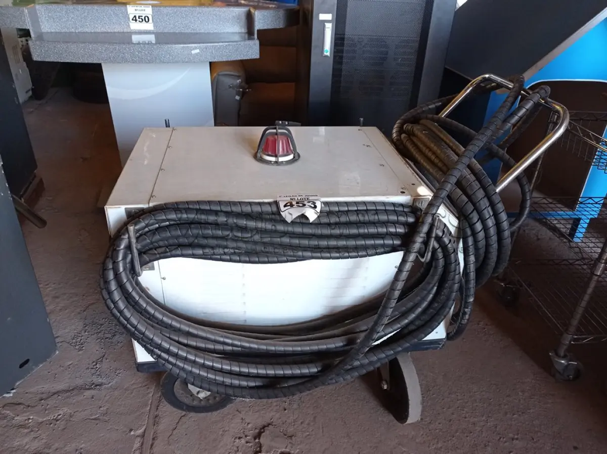LOTE 453 - 01 AUXILIAR DE PARTIDA PARA AERONAVE MARCA JET POWER FLTER II 2500 POTÊNCIA 56KVA ENTRADA DE 380VOLTS E SAÍDA DE 28DC. (NO ESTADO) ATENÇÃO! FAZER A VISITAÇÃO ANTES DE ARREMATAR, NÃO SABEMOS SE FUNCIONA. LEILÃO NÃO TEM GARANTIA E NEM DEVOLUÇÃO, SUJEITO A POSSÍVEIS AVARIAS VISÍVEIS/OCULTAS E/OU AUSÊNCIA DE COMPONENTES.