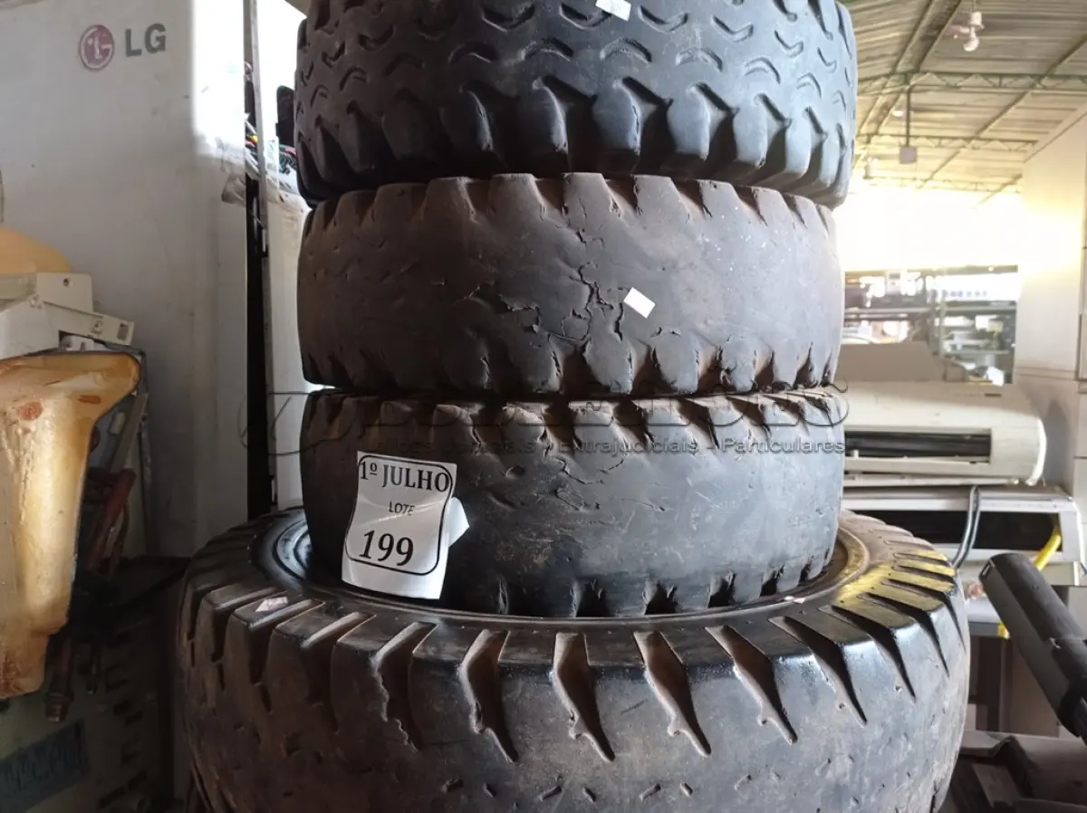 LOTE 199 - 05 PNEUS PIRELLI FL 31, SENDO 03, 6.50-10 E 02, 7.5-15. (NO ESTADO) ATENÇÃO! FAZER A VISITAÇÃO ANTES DE ARREMATAR, NÃO SABEMOS SE FUNCIONA. LEILÃO NÃO TEM GARANTIA E NEM DEVOLUÇÃO, SUJEITO A POSSÍVEIS AVARIAS VISÍVEIS/OCULTAS E/OU AUSÊNCIA DE COMPONENTES.